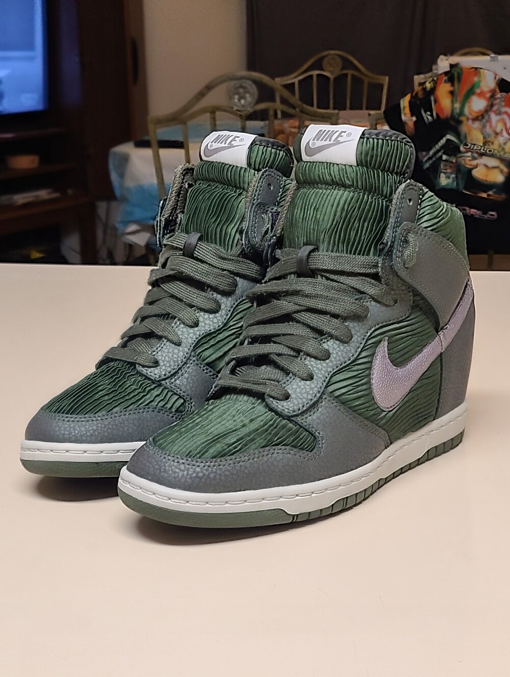 Nike Dunk Sky Hi Carbon Green casual wedge hi top sneakers size 8
